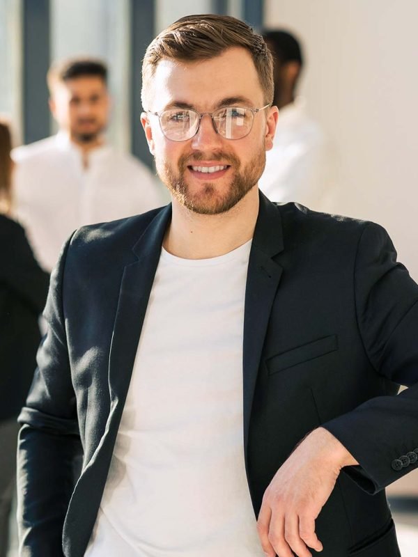portrait-of-handsome-company-manager-8E2R2LH.jpg portrait-of-handsome-company-manager-8E2R2LH.jpg